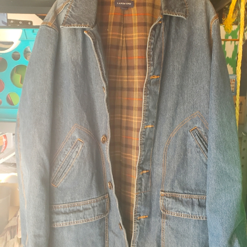 Lands’ End Men’s Denim Jacket Size XL Multiple Pockets Button up
